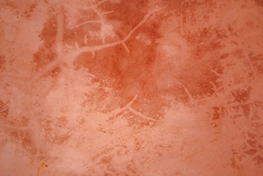 Meble i dodatki z terakoty, które chłodzą i nawilżają mieszkanie – pasywna regulacja mikroklimatu bez prądu