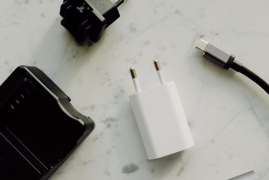 Domowa magistrala DC – szynoprzewody USB-C PD w listwach i meblach zamiast setek zasilaczy
