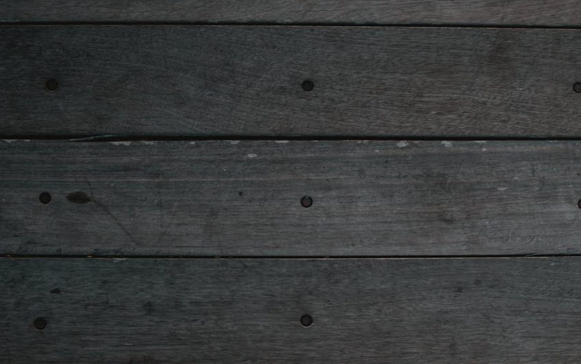 Listwy przypodłogowe 24 V DC jako inteligentny kręgosłup domu – oświetlenie, czujniki i zasilanie w jednym profilu