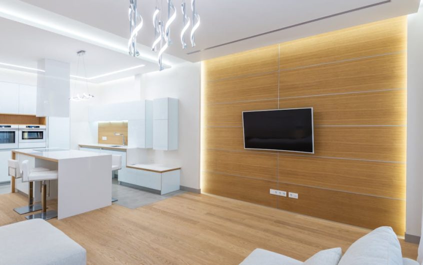 Hybrydowy sufit napinany 3 w 1 – światło, akustyka i ogrzewanie chłodzenie kapilarne w jednym systemie