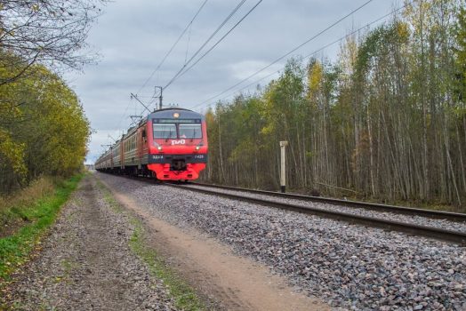 Szynoprzewód 24 V DC na ścianie – modułowe meble, światło i zasilanie click-in dla każdego pomieszczenia